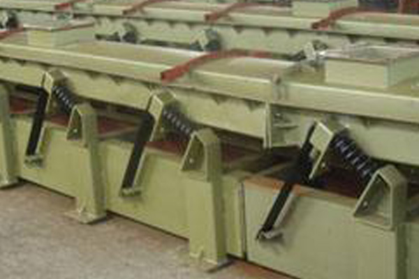 不平衡式雙質(zhì)體振動(dòng)輸送機(jī)具有的五大優(yōu)勢(shì)特點(diǎn)
